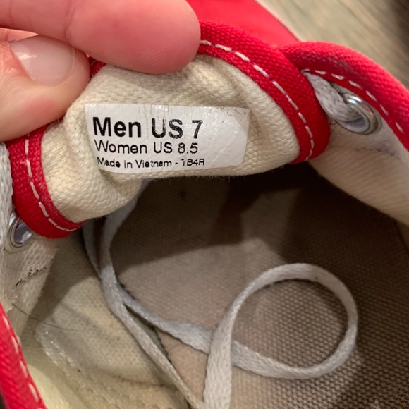 Red vans - Picture 3 of 3